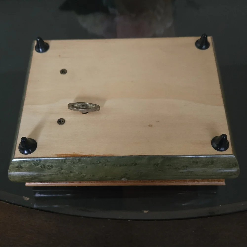 Beautiful Vintage Real Wood Music Jewelry Box - Picture 4 of 4